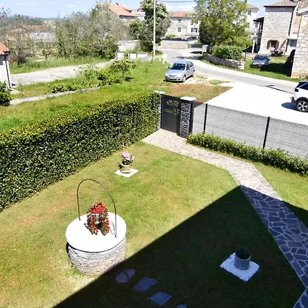 Relaxing With Shared Pool Appartement Cepljani