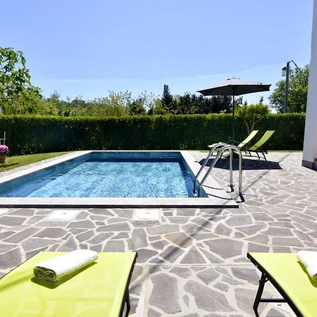 Relaxing With Shared Pool * Cepljani