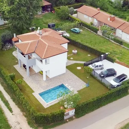 Relaxing With Shared Pool Appartement Cepljani