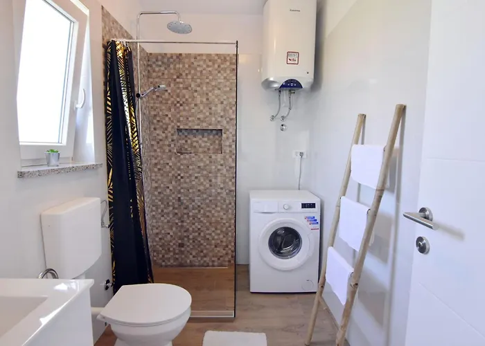 Relaxing With Shared Pool * Cepljani