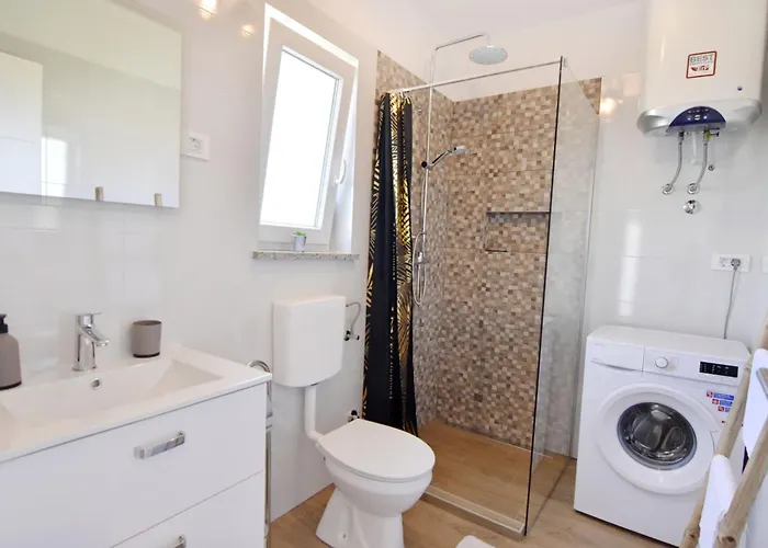 Relaxing With Shared Pool * Cepljani