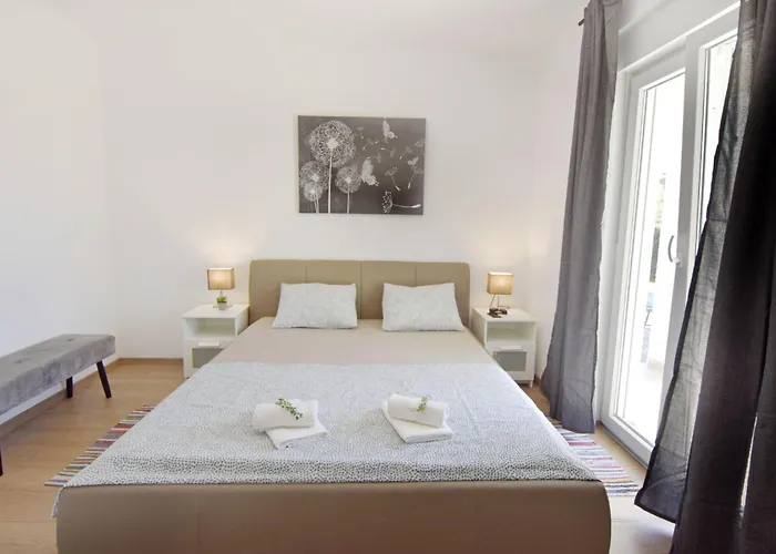 Relaxing With Shared Pool Apartman Cepljani