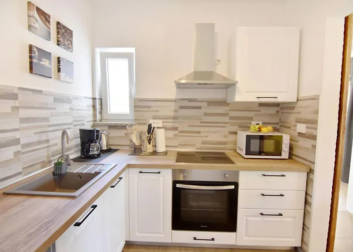 Relaxing With Shared Pool * Cepljani