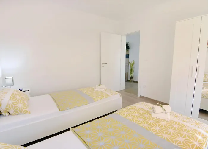 Relaxing With Shared Pool Apartman *