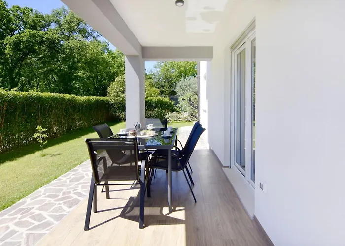 Relaxing With Shared Pool * Cepljani