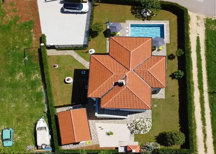 Relaxing With Shared Pool Cepljani