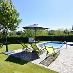 Relaxing With Shared Pool Apartment *