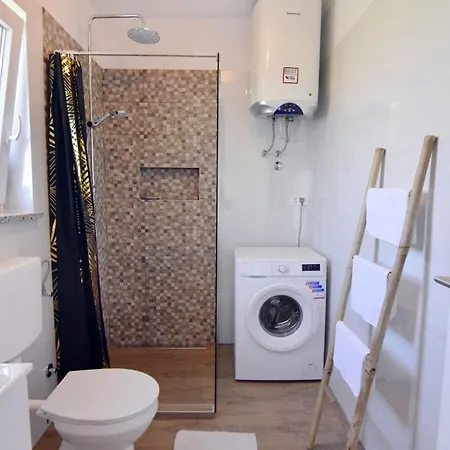 Relaxing With Shared Pool * Cepljani