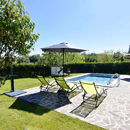 Relaxing With Shared Pool Apartment *