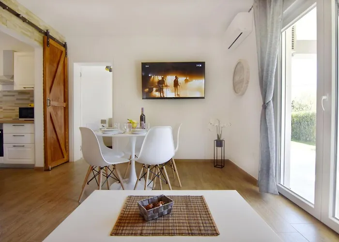 Relaxing With Shared Pool Apartment Cepljani