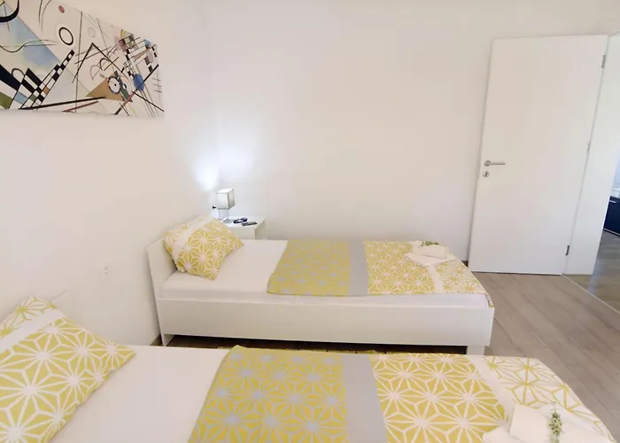 Relaxing With Shared Pool Apartment Cepljani