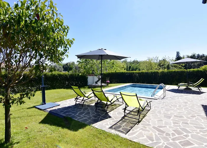 Relaxing With Shared Pool Apartment *