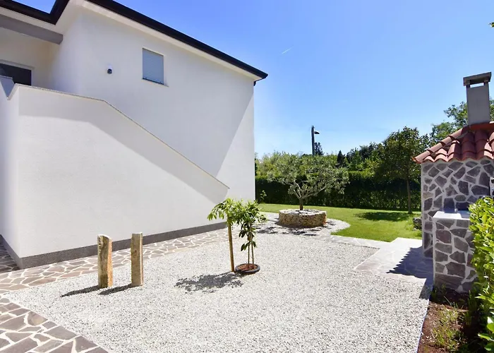 Relaxing With Shared Pool Apartment