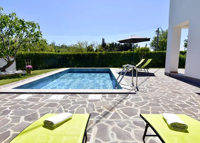 Relaxing With Shared Pool * Cepljani