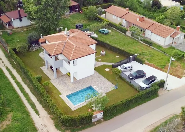 Relaxing With Shared Pool Apartment Cepljani